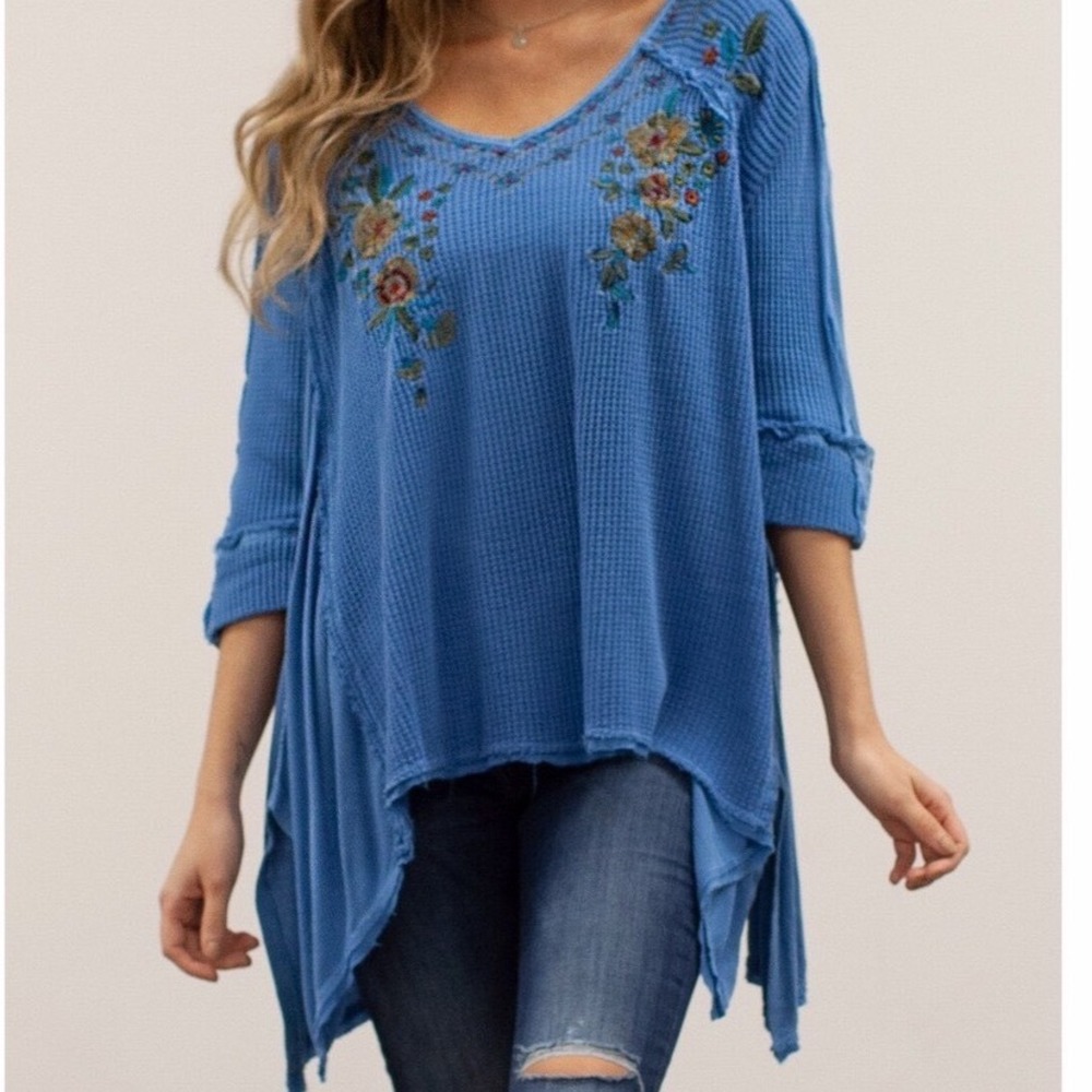 Caite Blue Waffle Knit Floral Embroidered Shark bite Hem Thermal Top XL j3